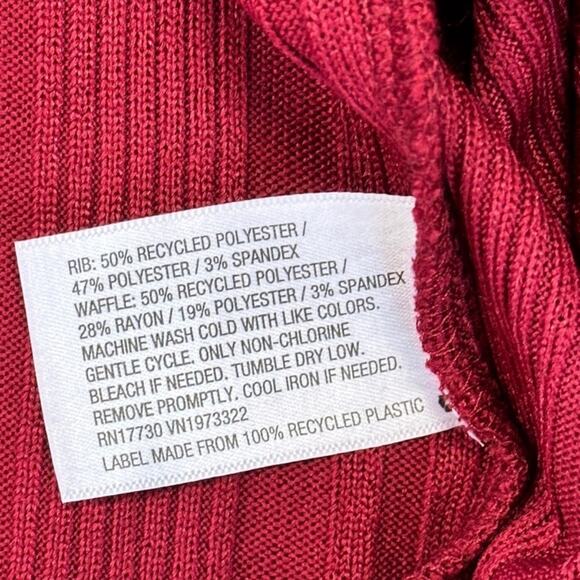 New Women's Ribbed/Waffle Berry Red Long Sleeve Cropped Top size Large - Picture 6 of 6